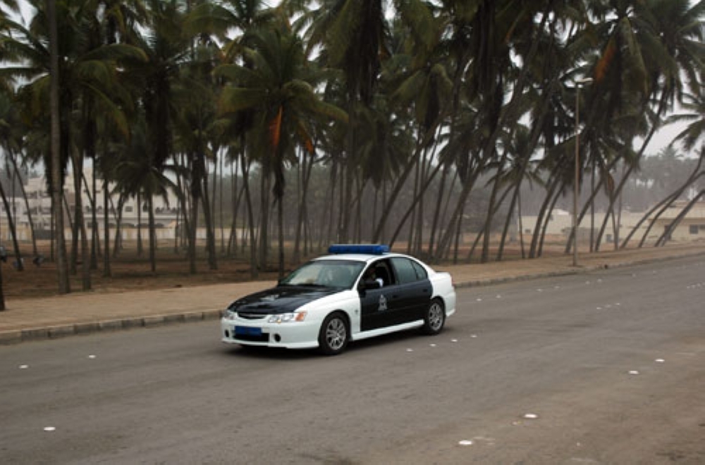 قاما بخلع الأبواب والأقفال.. القبض على اثنين بتهمة السرقة