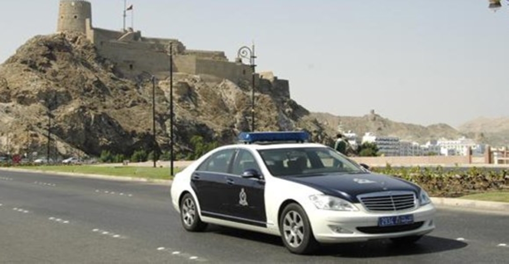 الاعتداء على عامل في محطة بنفط عمان وسلبه.. والشرطة تضبط المتهمين