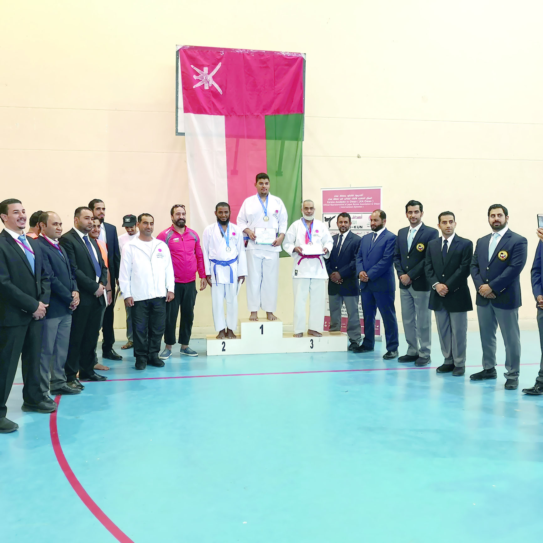 بمشاركة 300 لاعب وتميزت بأداء جيد من اللاعبين 

نزوى يحقق المركز الأول في بطولة الكاراتيه السابعة