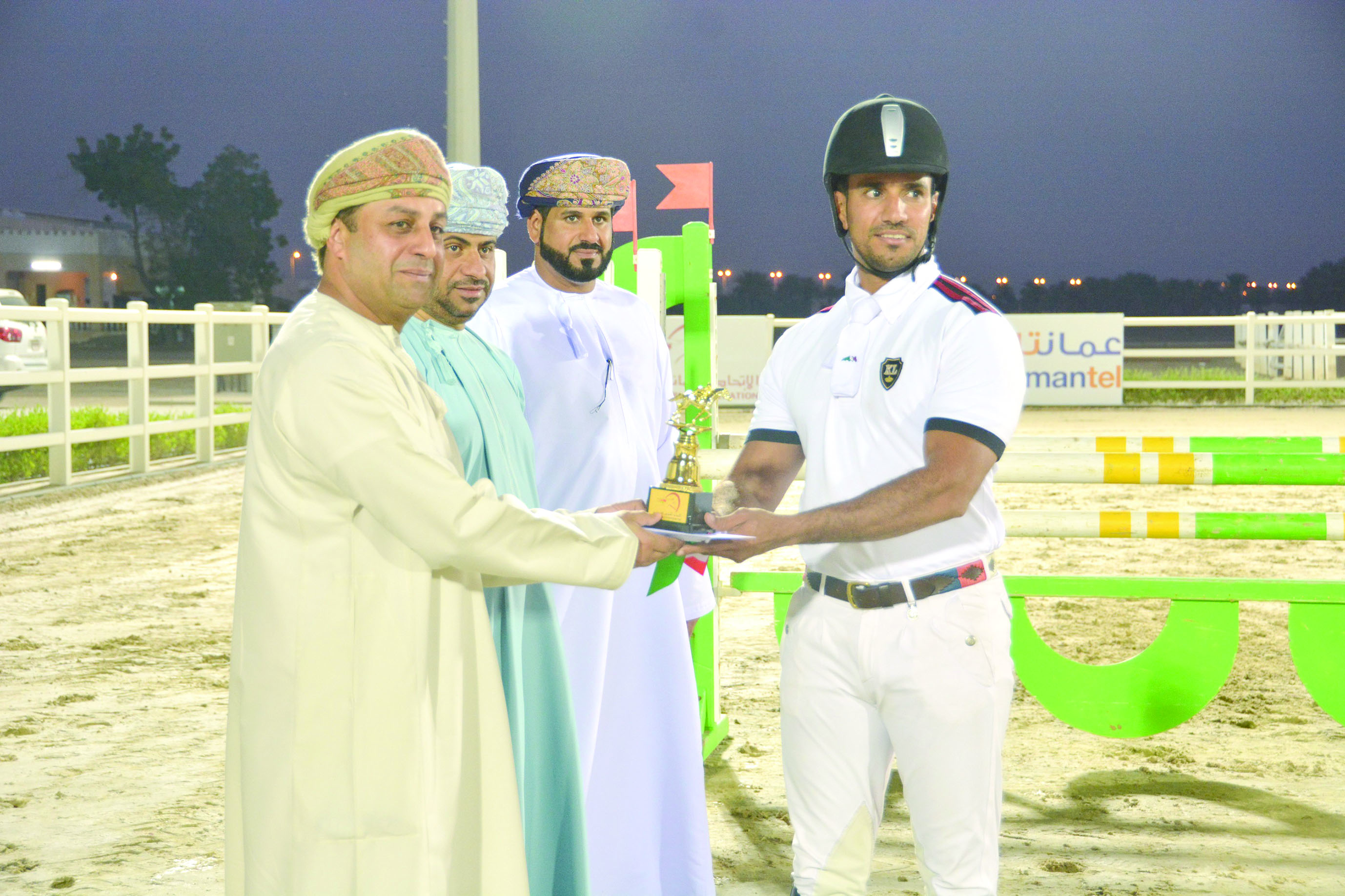 الأولمبي والخيالة السلطانية والشرطة يتوجون بالمراكز الأولىمنافسة حماسية في مسابقة قفز الحواجز