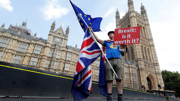 Anti-Brexit campaigners present second referendum petition
