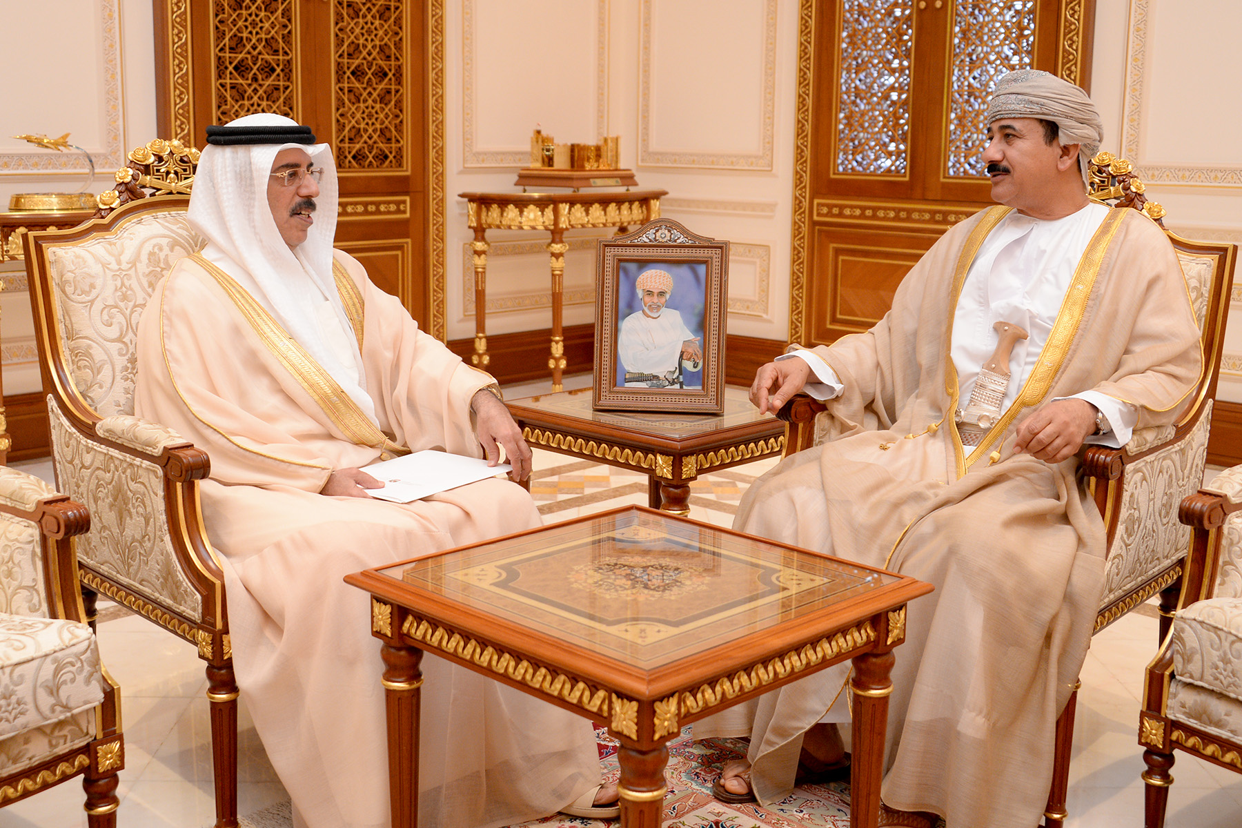 وزير المكتب السلطاني يستقبل سفير دولة الإمارات العربية المتحدة