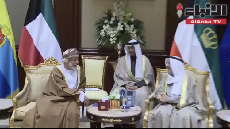 Alawi meets Kuwait's Amir, foreign affairs minister