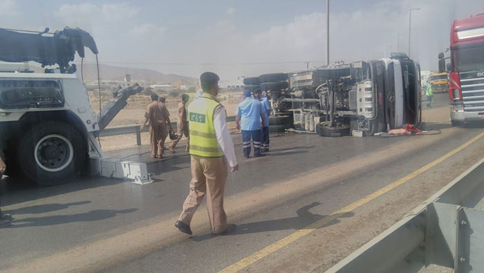Traffic warning: Truck overturns on Oman highway