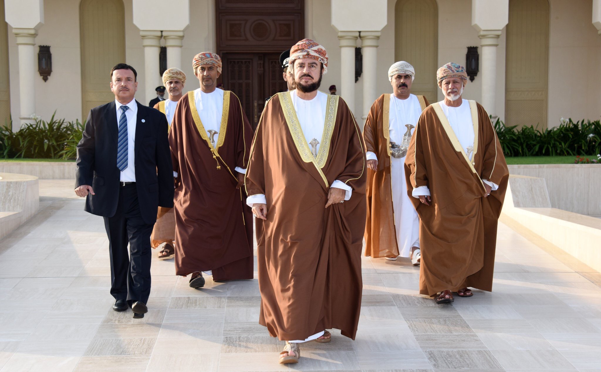 Sayyid Asaad heads Oman’s delegation at Arab Summit
