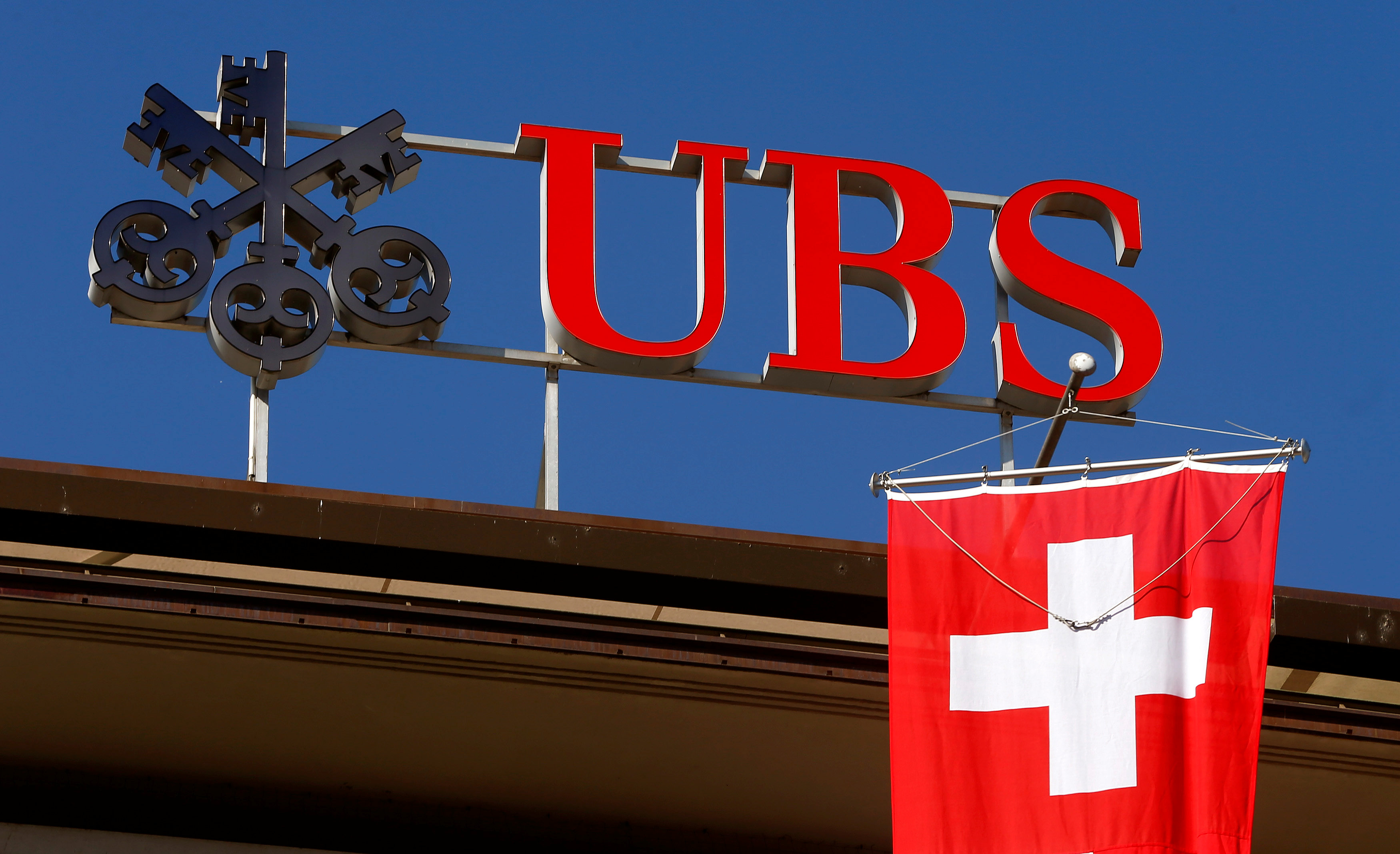 UBS annual profits jump to $4.9 billion
