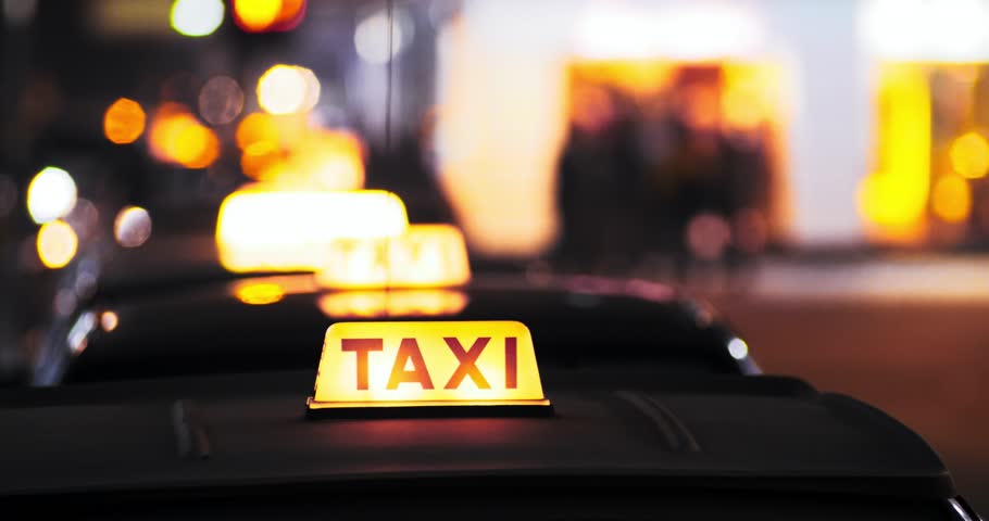 Ministry sets fine for illegal taxis at Muscat airport