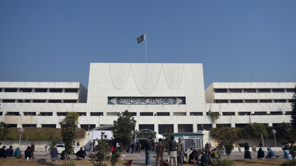 Pakistan court orders arrest in notorious stabbing case