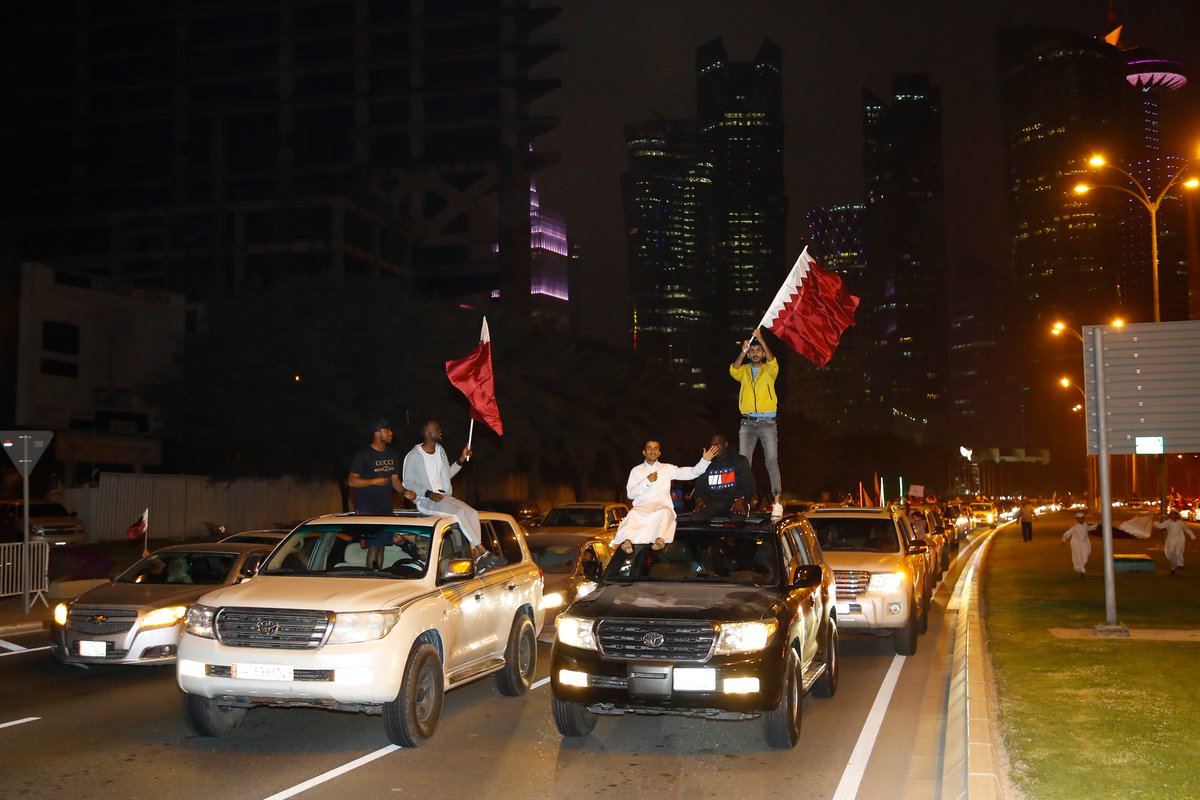 بالصور والفيديو..احتفالات صاخبة في الدوحة بعد الفوز على الإمارات