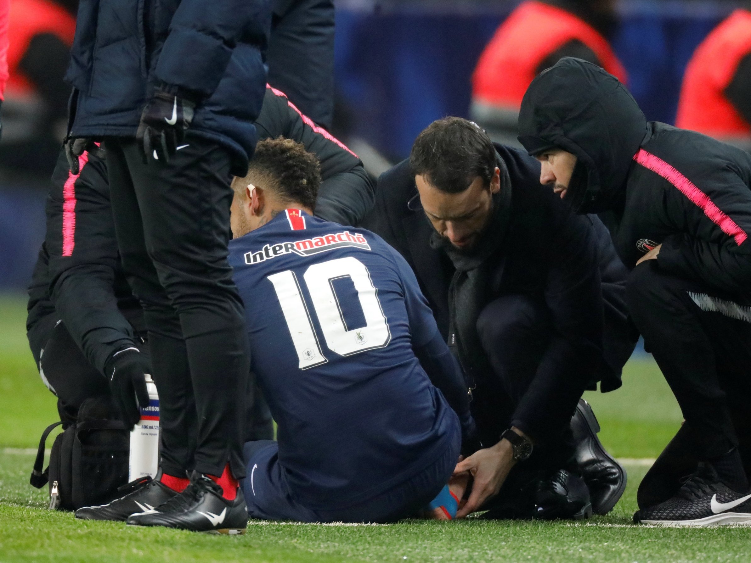 الكشف عن مدة غياب البرازيلي نيمار عن الملاعب