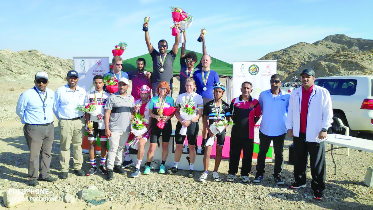 في بطولة عمان للدراجات الهوائيةتتويج الفائزين في سباق ضد الساعة