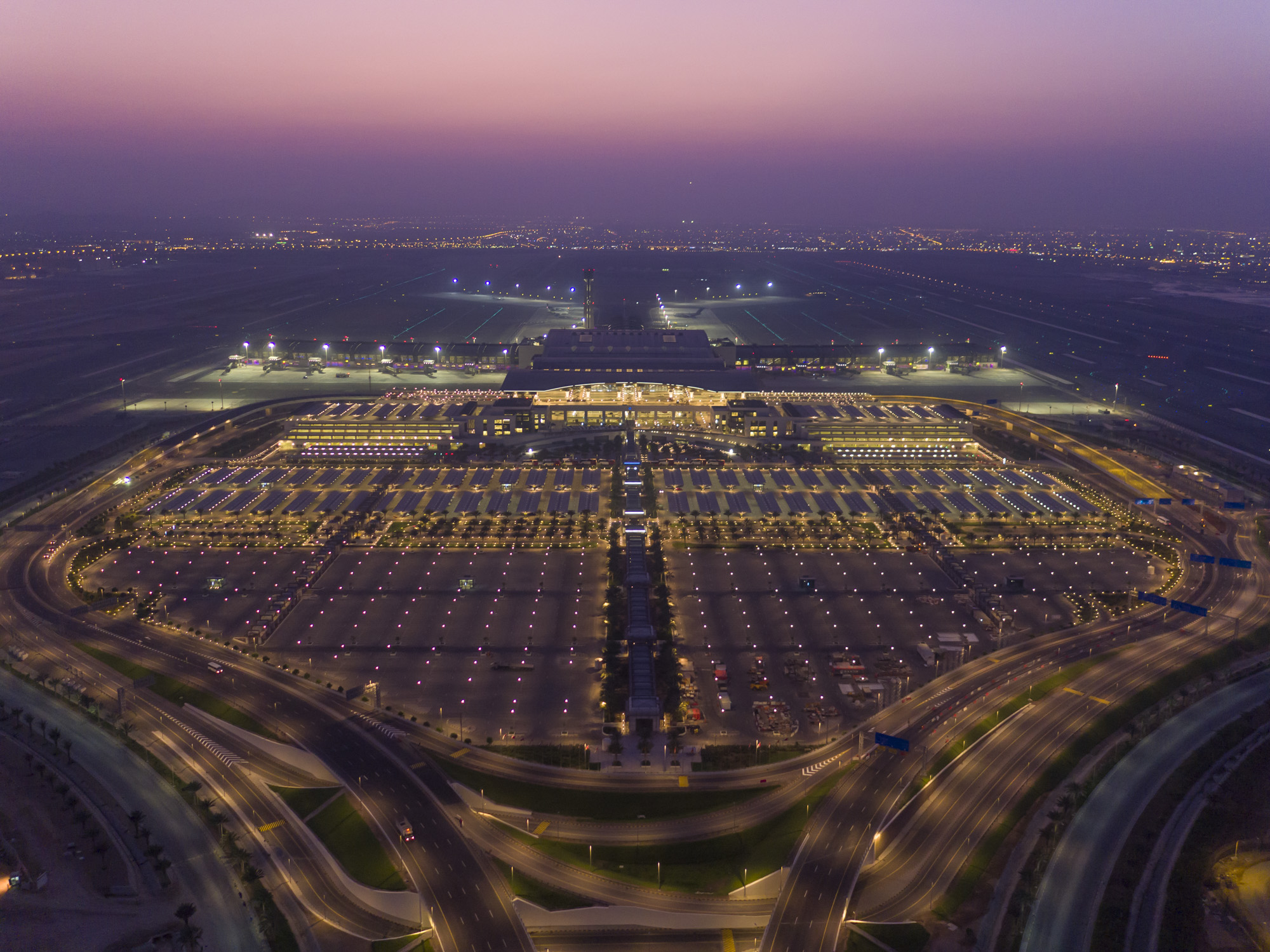 مطار مسقط الدولي يُنافِس على لقب أفضل مطار في العالم لعام 2019