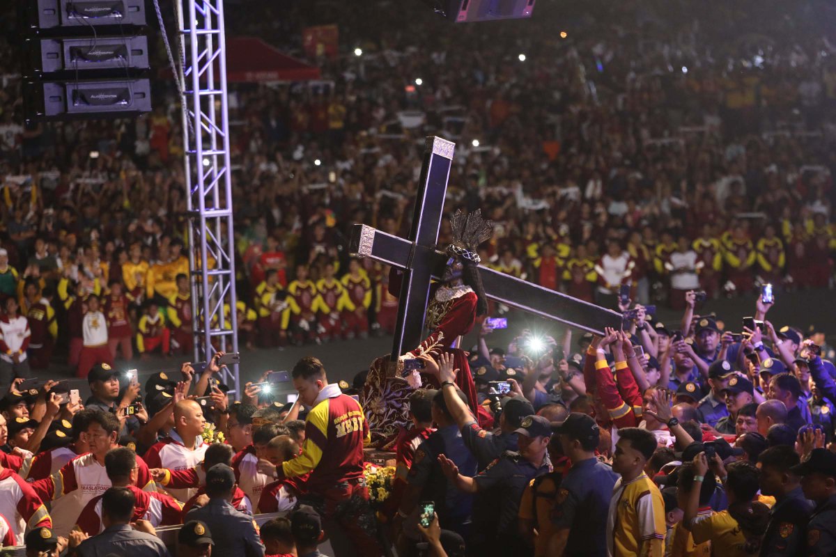 Hordes throng Philippines' 'Black Nazarene' Catholic procession