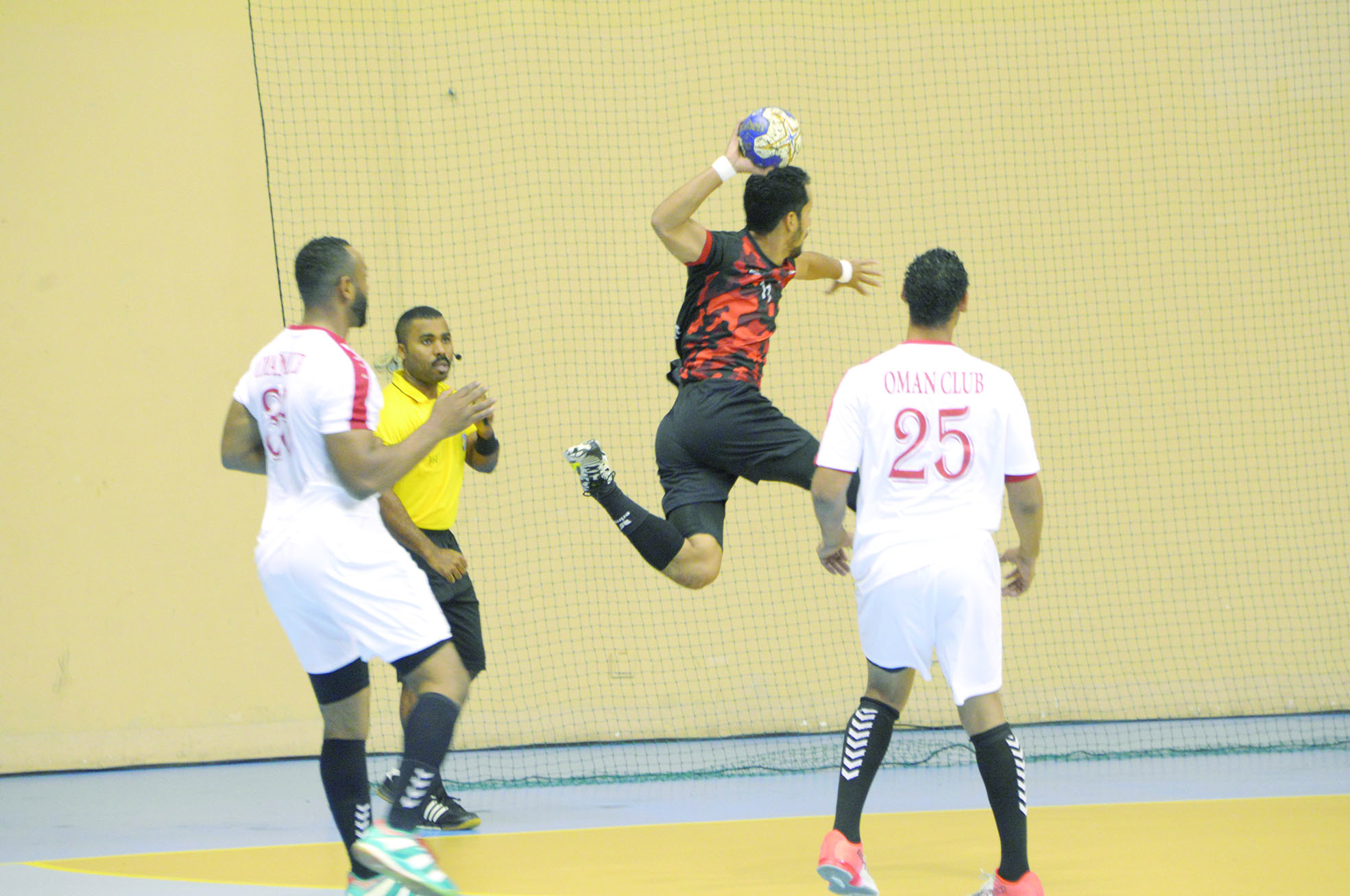 مسقط يواجه نادي عمان في نهائي دوري كرة اليد