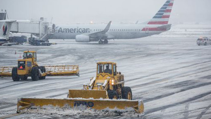 Winter storm cancels, delays flights in US
