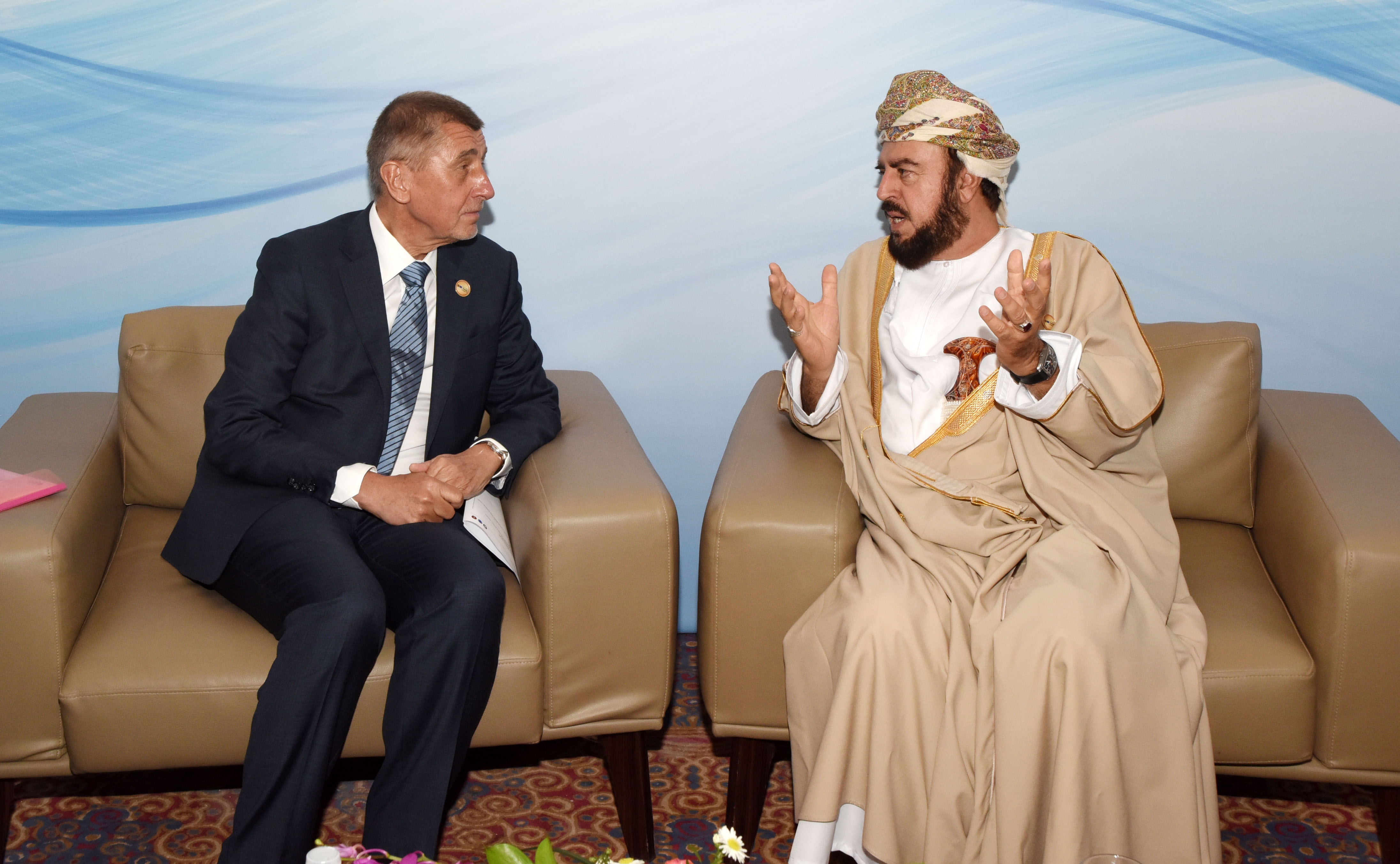 السيد أسعد بن طارق يلتقي بعدد من رؤساء الوزراء وأصحاب المعالي وزراء خارجية الدول الصديقة
