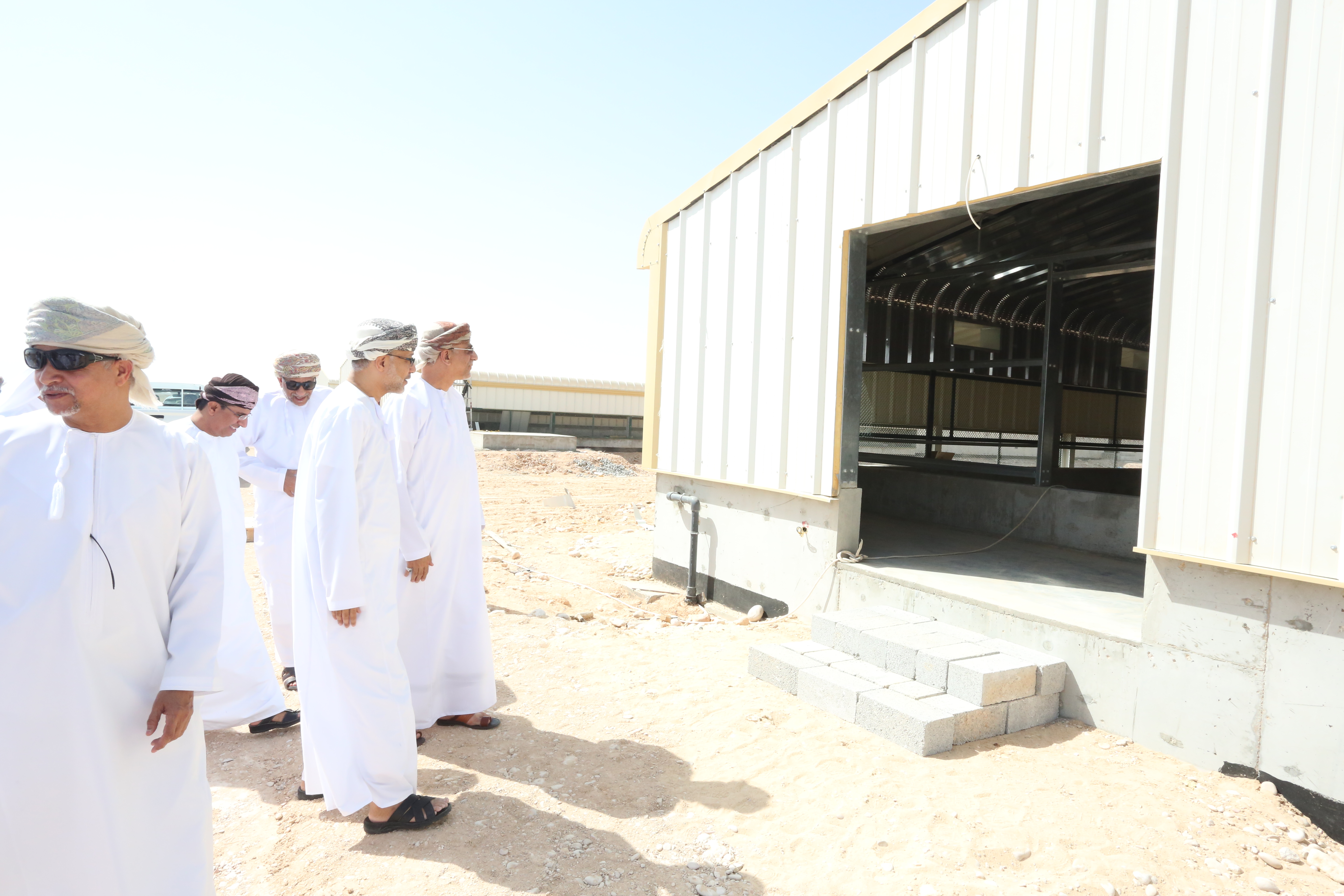 الساجواني يزور شركة النجد للتنمية الزراعية في ثمريت