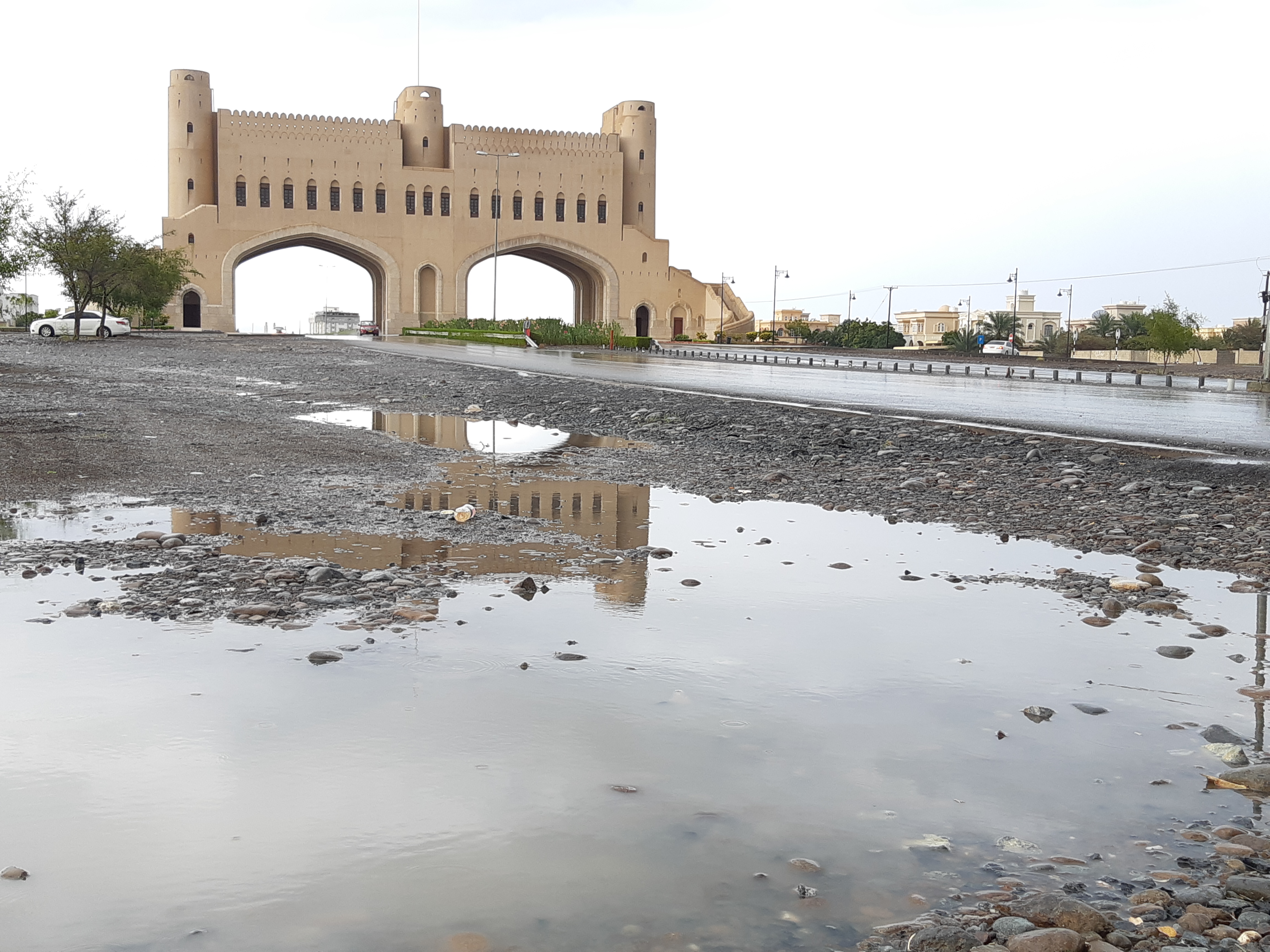 سقوط أمطار غزيرة على ولاية شناص