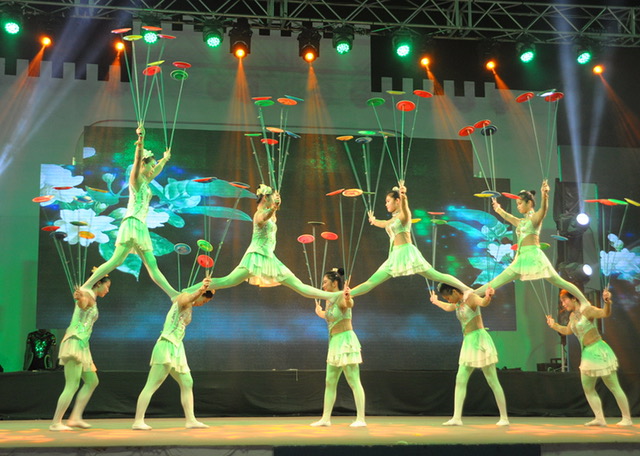 Guangxi Arts Troupe at Muscat Festival dazzles audience