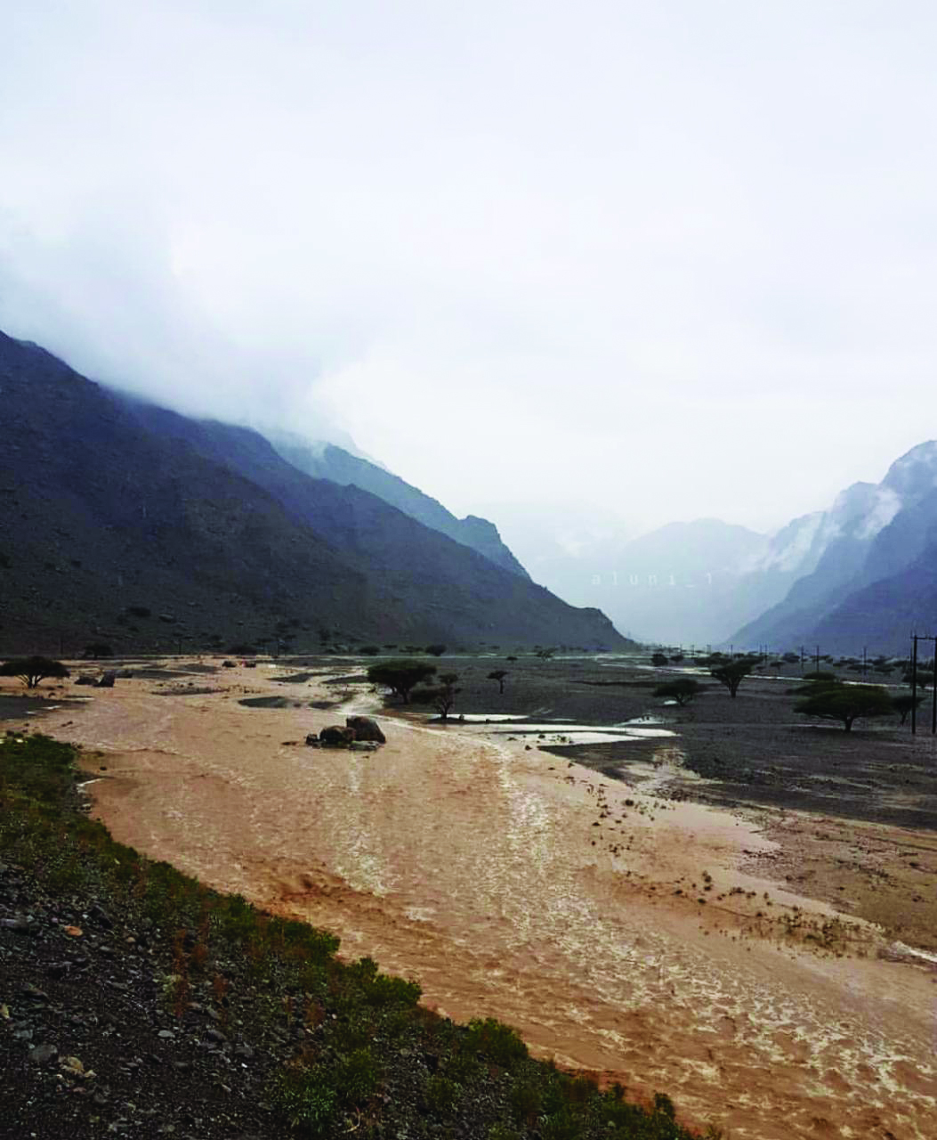 Rain hits parts of Oman, people told to avoid the wadis as more expected