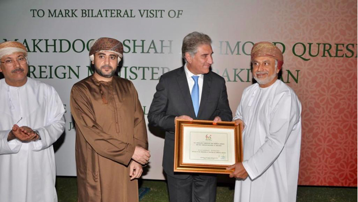 Pakistan’s foreign minister confers award on Essa Zedjali