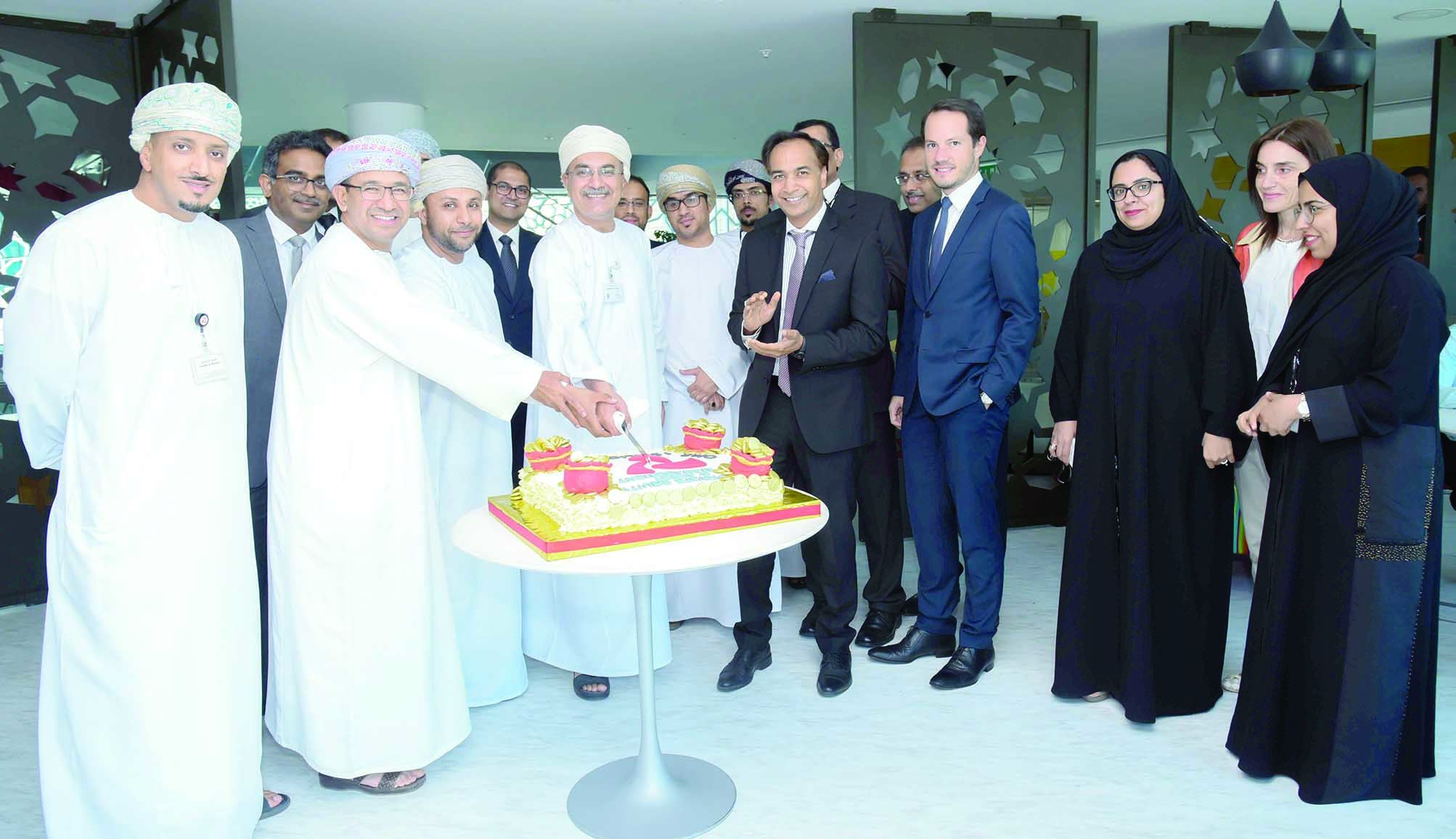بنك مسقط يحتفل بإنجاز تجاوز المليار ريال عماني من الأصول
