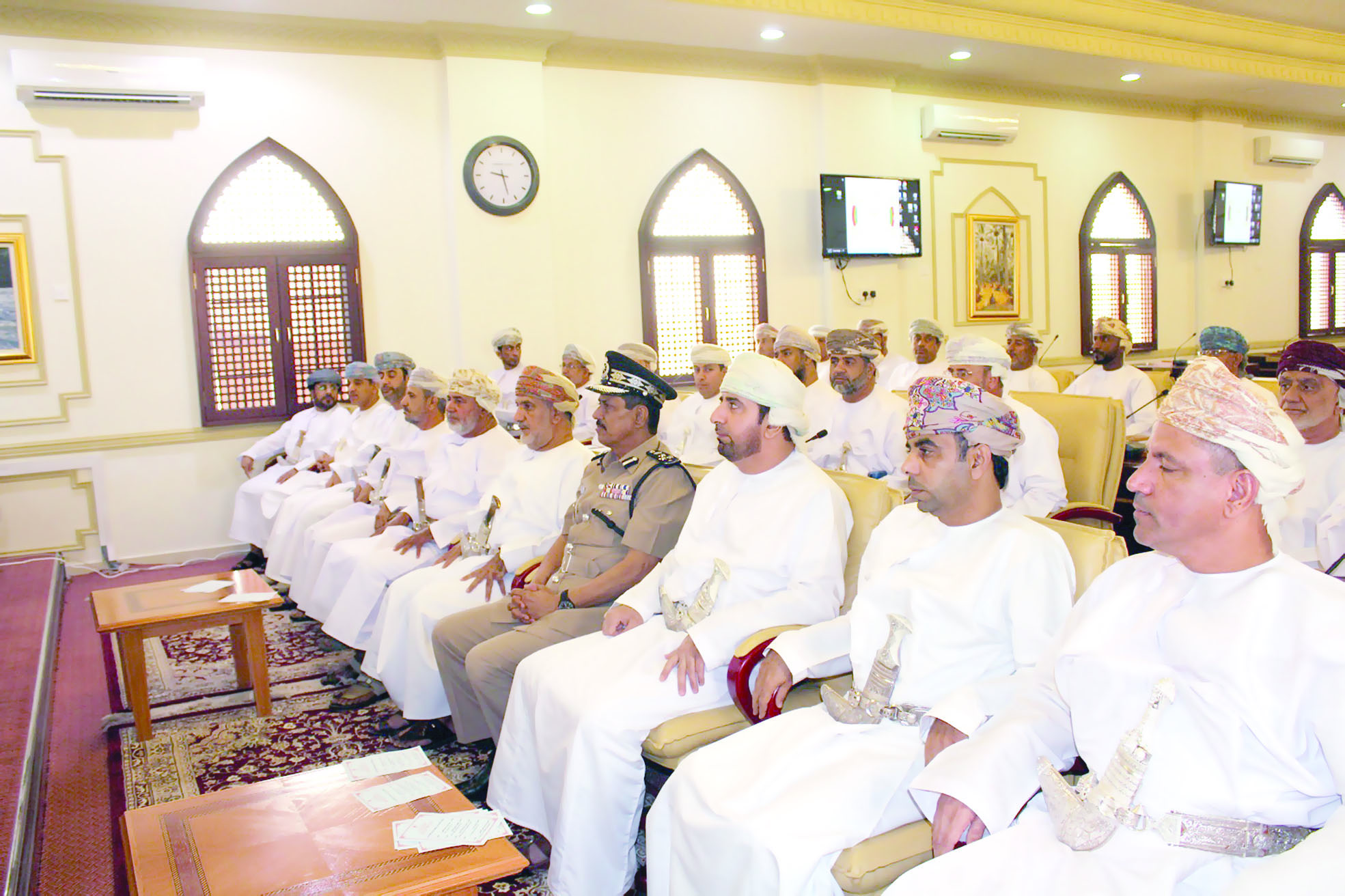 بلدي جنوب الباطنة يستعرض مشروع جامعة عمان