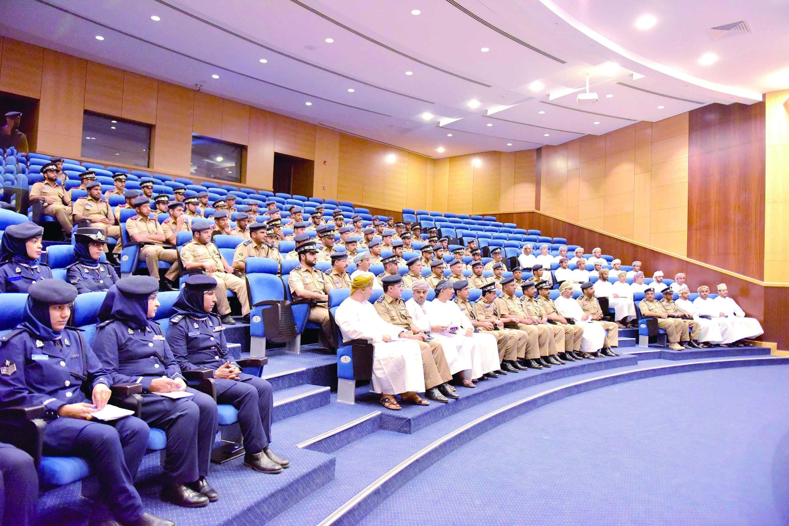 محاضرة عن مكافحة غسل الأموال بشرطة الظاهرة