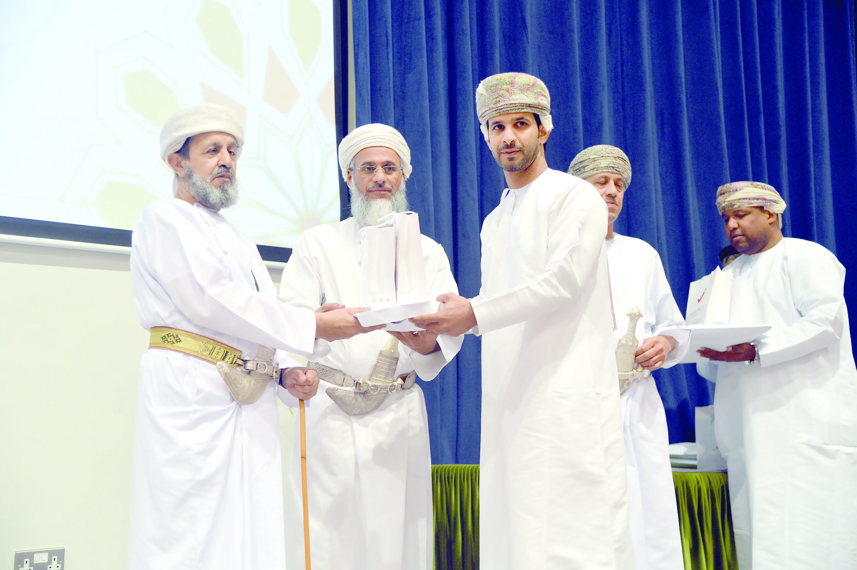 الأوقاف تكرم فريقها الرياضي"الاول" في بطولة جامعة السلطان قابوس لثمانيات كرة القدم
