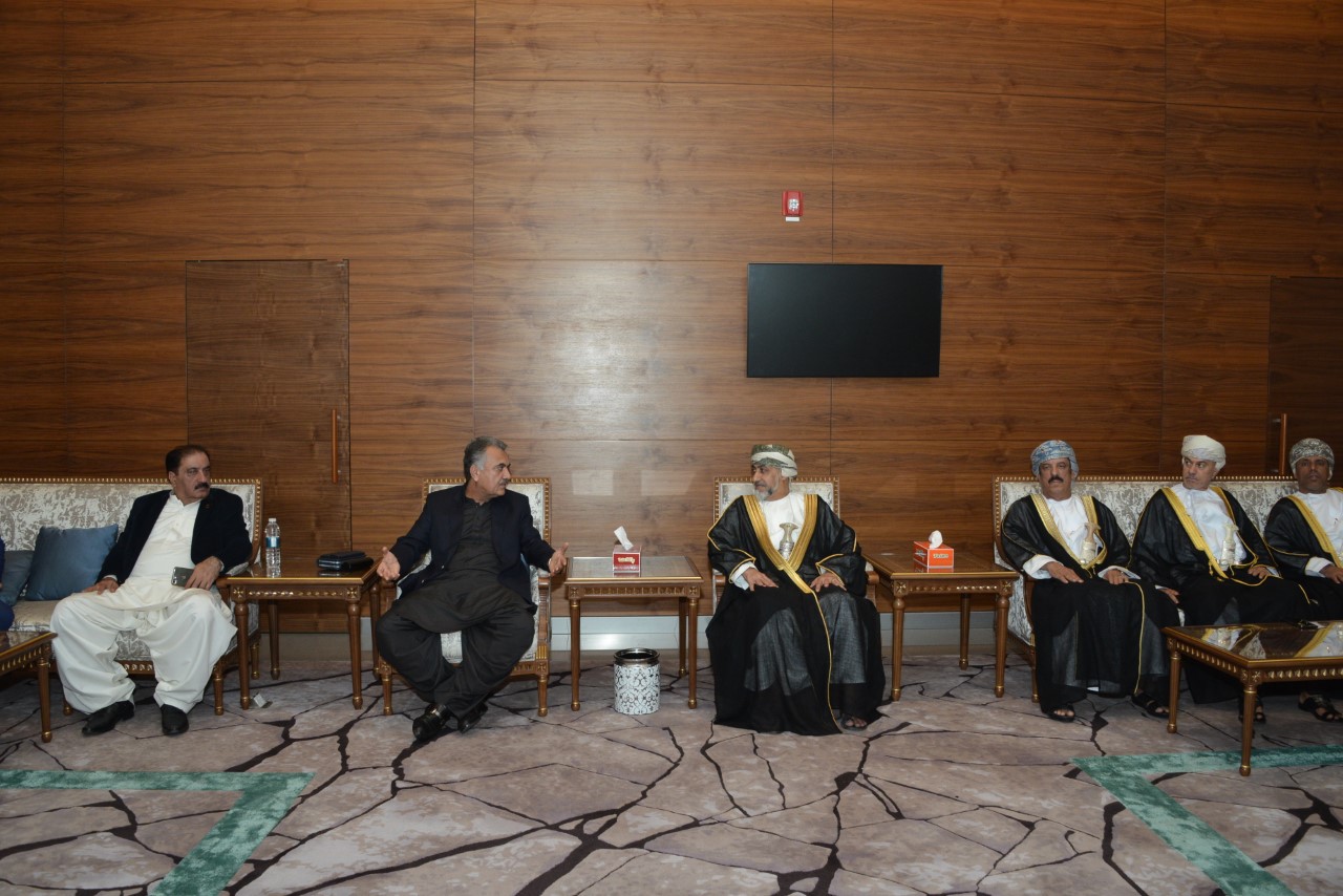 وفد من مجلس الشيوخ الباكستاني يصل السلطنة