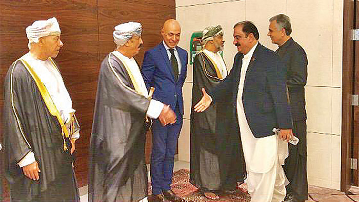 Pakistani senators arrive in Oman on official visit