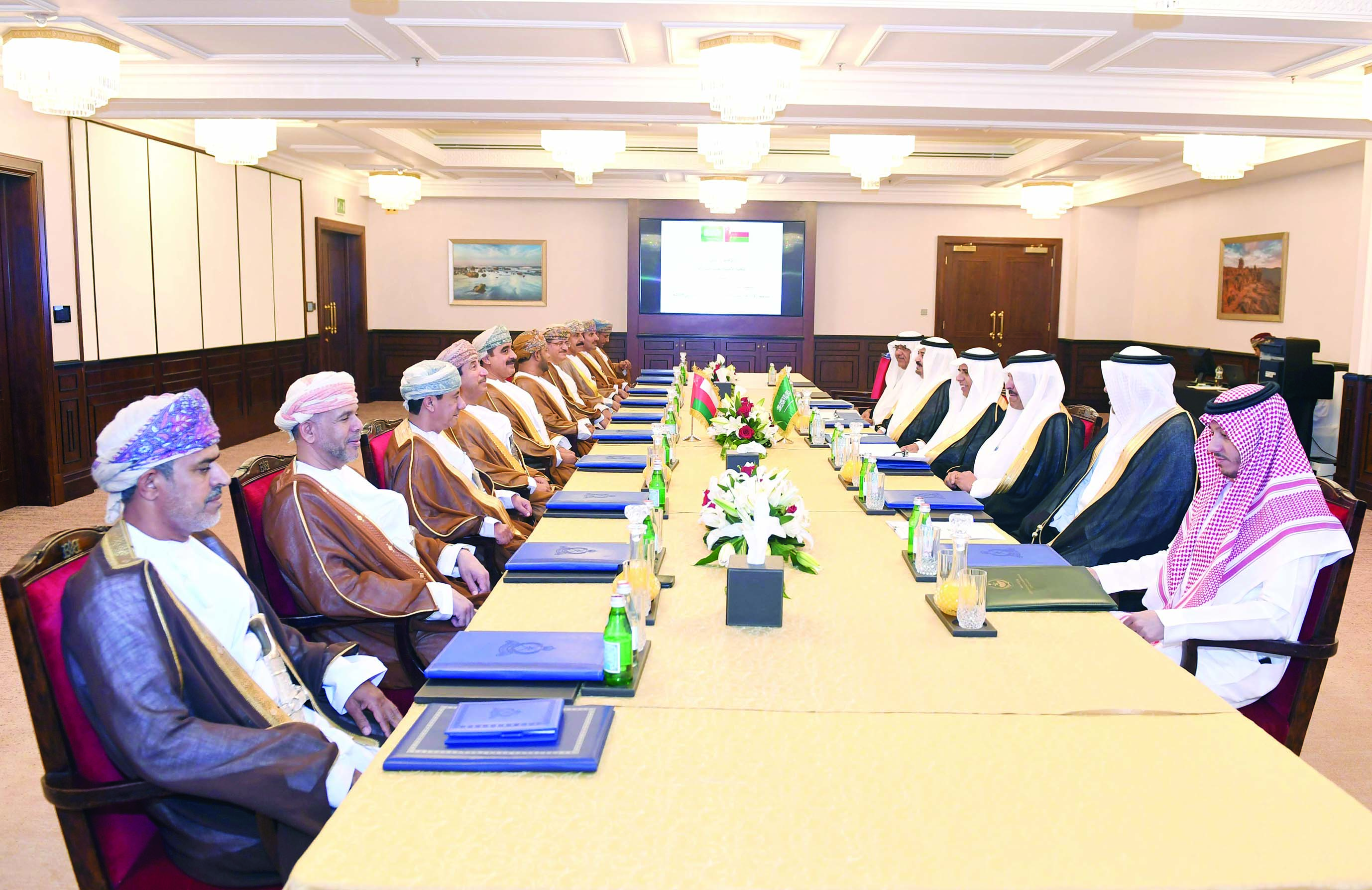اللجنة الأمنية المشتركة بين السلطنة والسعودية تناقش أسس التنسيق