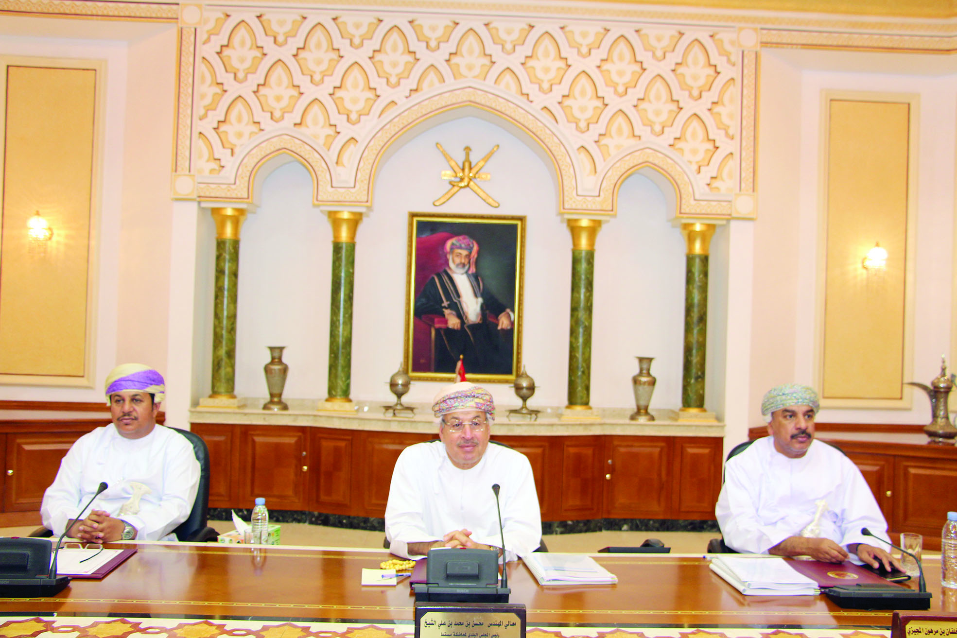 بلدي مسقط يستعرض الإستراتيجية المرورية للنقل العام