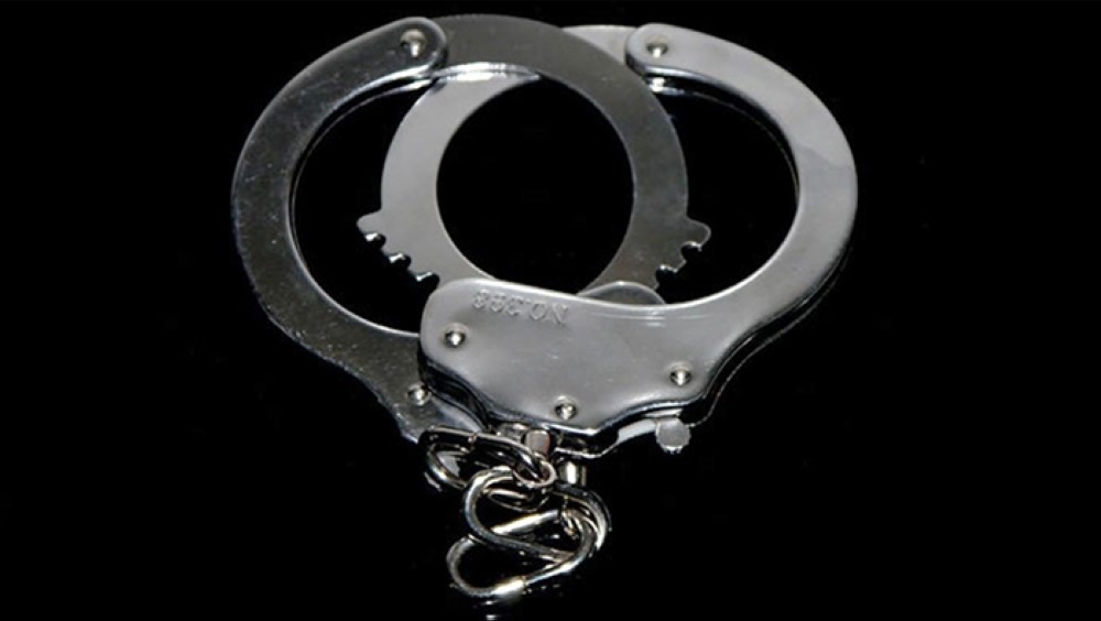 Two Omanis arrested for impersonating police officers