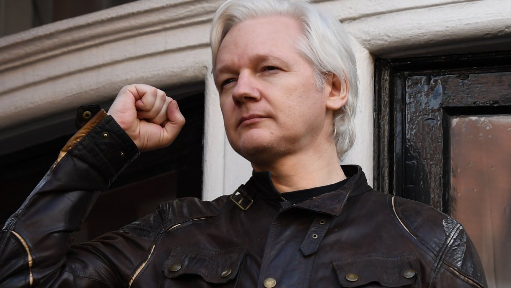الشرطة البريطانية تعتقل جوليان أسانج مؤسس "ويكيليكس"