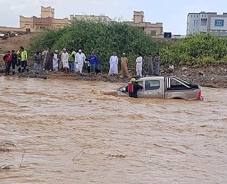 Police services in Oman rescue person from wadi - Times of Oman