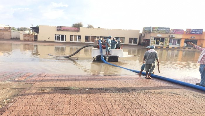 Municipal workers up at dawn to clean Oman's roads