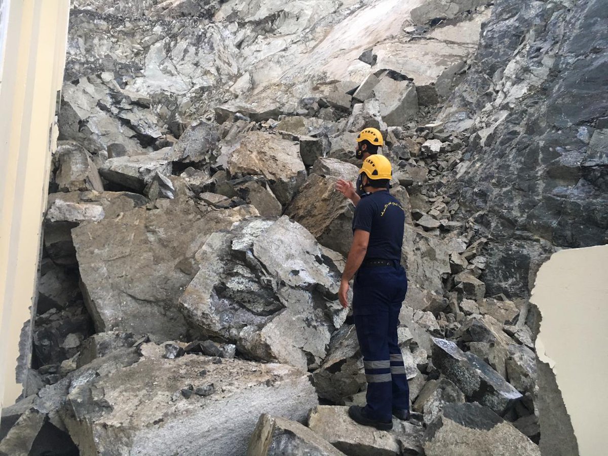 Landslide causes building collapse in Oman