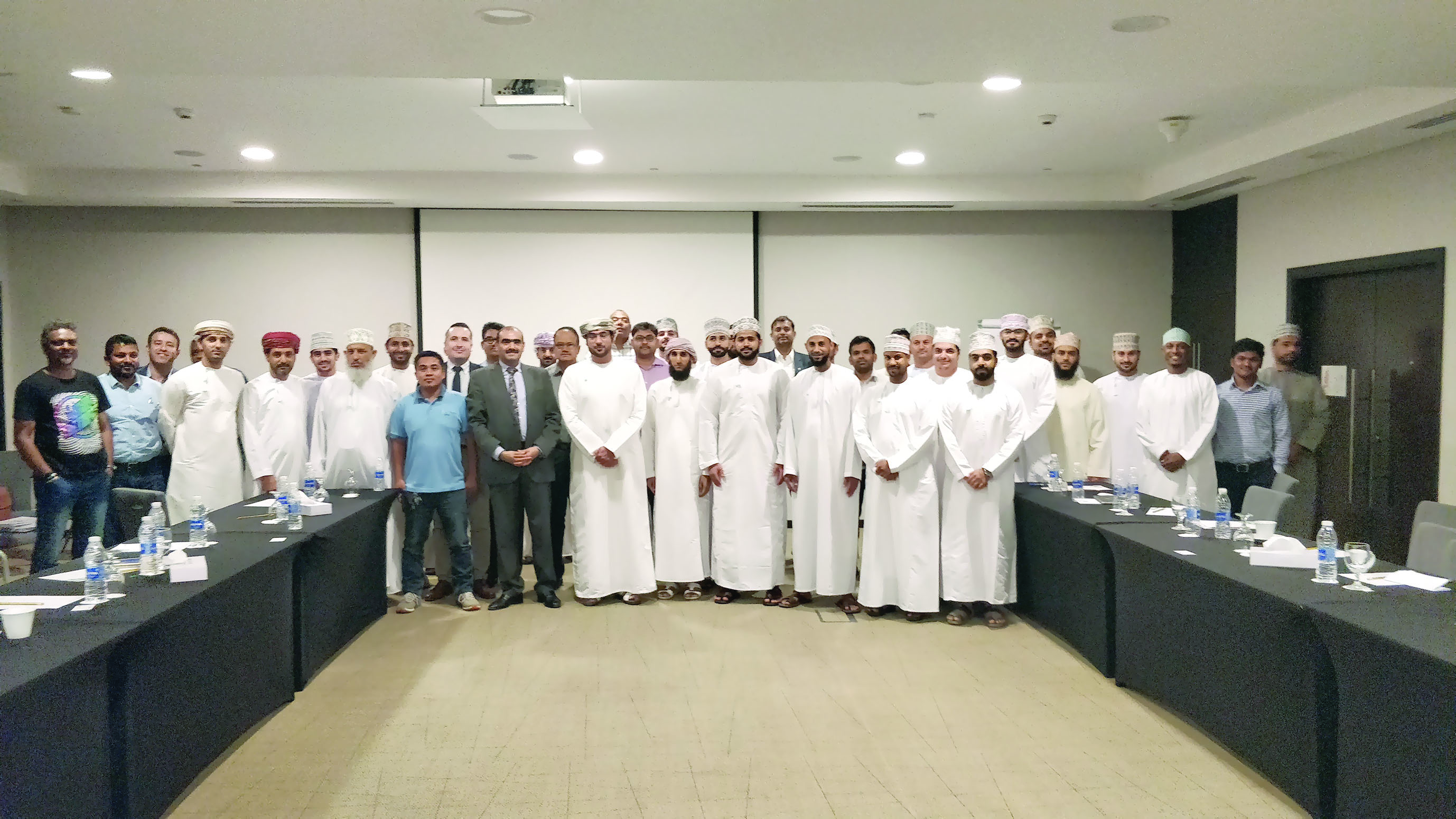 «العمانية للتكييف» تنظم دورة تدريبية في صيانة مكيفات يورك
