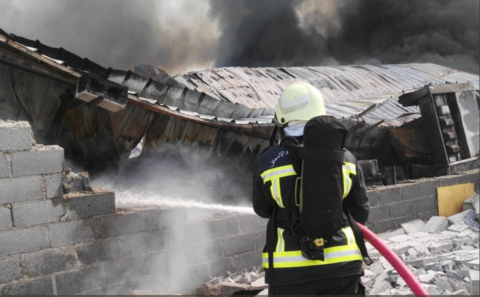 السيطرة على حريق مخازن اثاث في "بركاء".. والدفاع المدني: لا إصابات