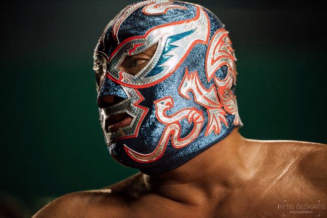 Mexican wrestler dies during bout in London