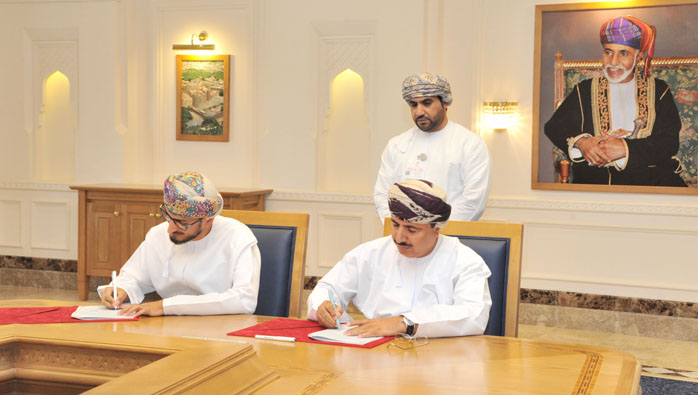 Manpower, Takatuf in pact to empower Omanis as managers
