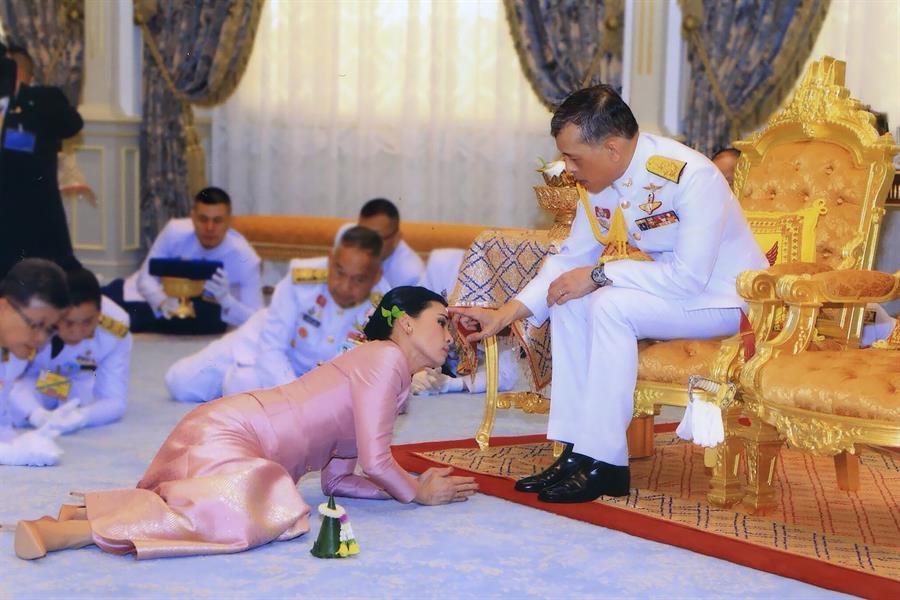 Thai King makes bodyguard his Queen