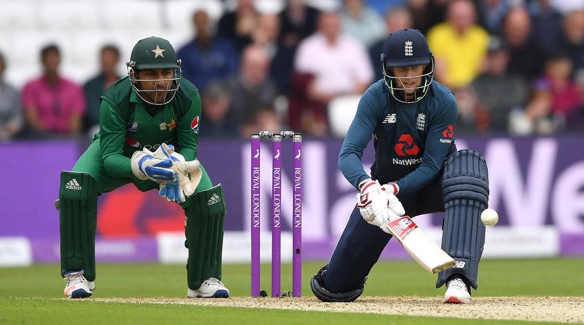 Woakes helps England win final ODI before World Cup