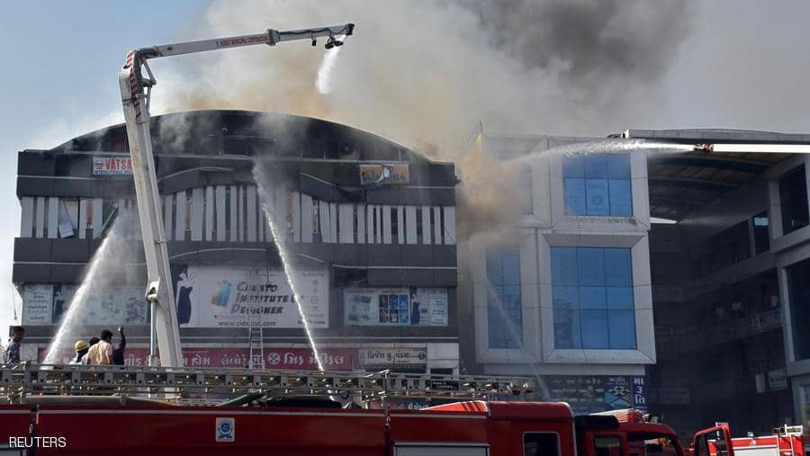 مصرع 19 طالبا حرقا معظمهم إناث داخل مركز تجاري في الهند