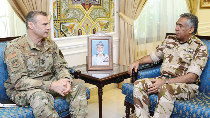 RAFO Commander holds talks with US military official