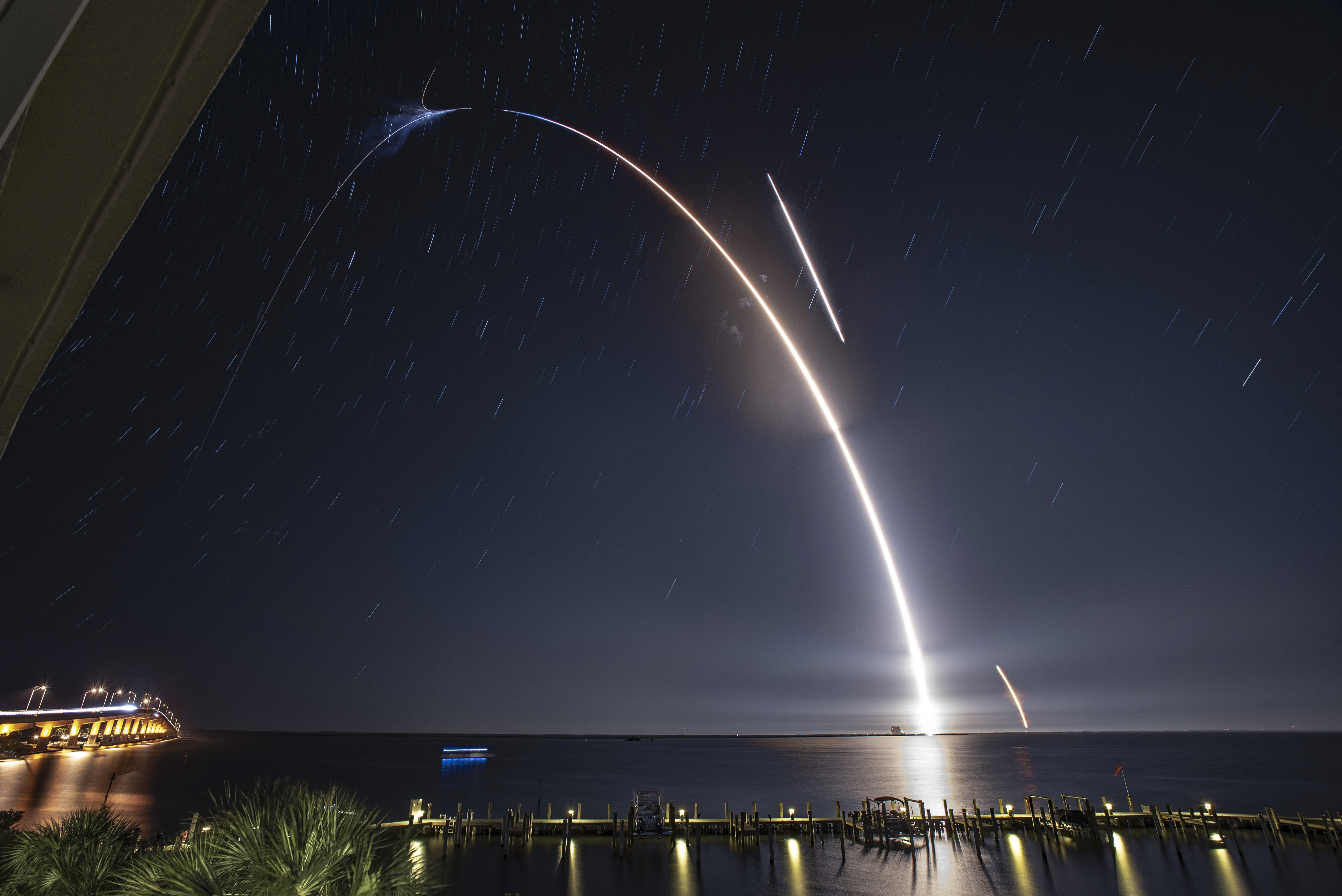 SpaceX satellites cause astronomers new headaches