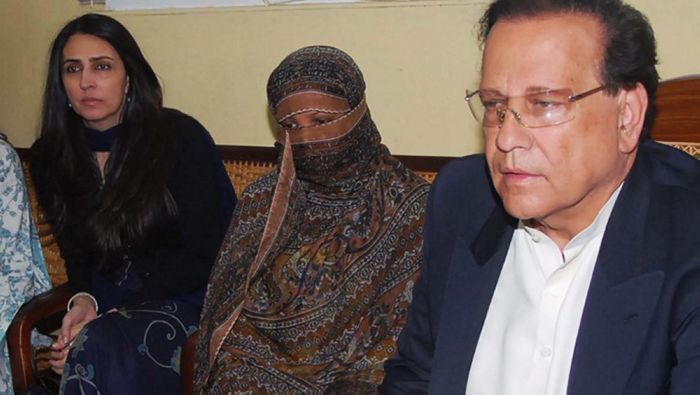 Asia Bibi leaves Pakistan