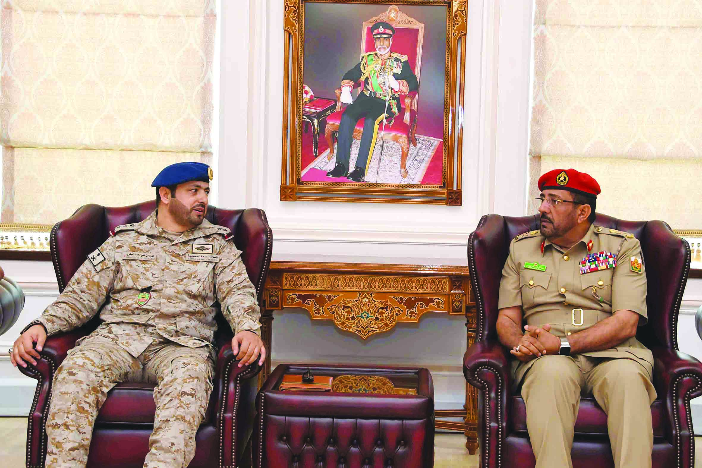 وفد سعودي يزور كلية الدفاع الوطني