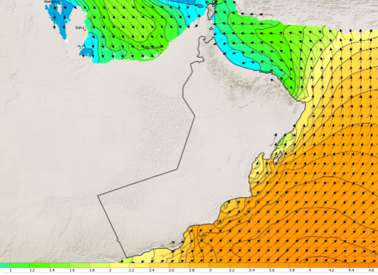 الأرصاد تتوقع ارتفاع الأمواج على سواحل بحر عمان إلى مترين